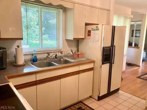 Kitchen - 4474 Ridge Rd, Wadsworth, OH 44281 photo 4 of 4