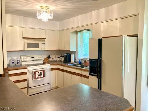 Kitchen - 4474 Ridge Rd, Wadsworth, OH 44281 photo 2 of 4