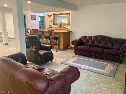 Living - 4474 Ridge Rd, Wadsworth, OH 44281 photo 3 of 4