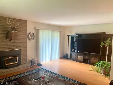 Living - 4474 Ridge Rd, Wadsworth, OH 44281 photo 2 of 4