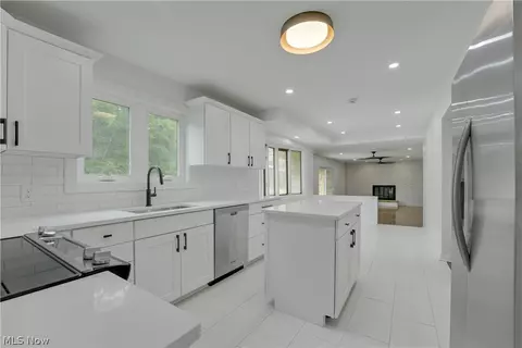 Kitchen - 33065 Arlesford Dr, Solon, OH 44139 photo 2 of 4