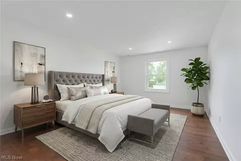 Bedroom - 33065 Arlesford Dr, Solon, OH 44139 photo 1 of 3