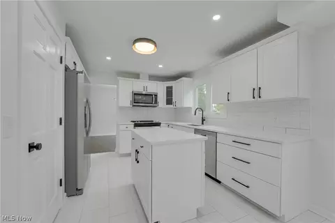 Kitchen - 33065 Arlesford Dr, Solon, OH 44139 photo 1 of 4