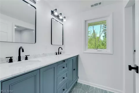 Bath - 33065 Arlesford Dr, Solon, OH 44139 photo 3 of 4