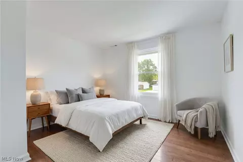 Bedroom - 33065 Arlesford Dr, Solon, OH 44139 photo 3 of 3