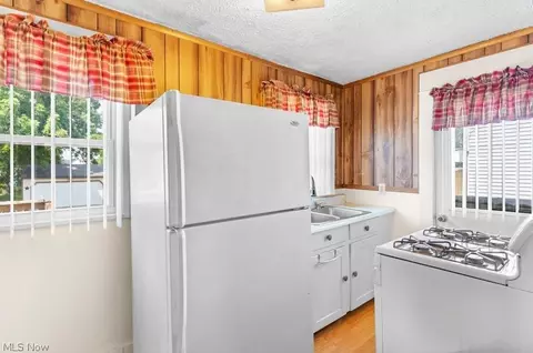 Kitchen - 71 Elm St, Struthers, OH 44471 photo 1 of 2