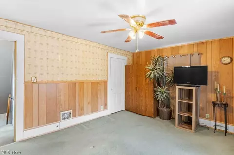 Bedroom - 71 Elm St, Struthers, OH 44471 photo 2 of 3