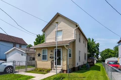 Exterior - 71 Elm St, Struthers, OH 44471 photo 2 of 7