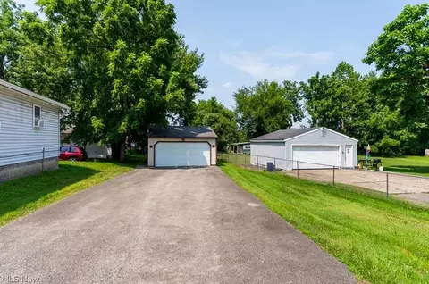 Exterior - 71 Elm St, Struthers, OH 44471 photo 5 of 7