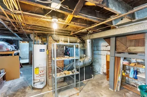 Entry Way - 71 Elm St, Struthers, OH 44471 photo 2 of 2