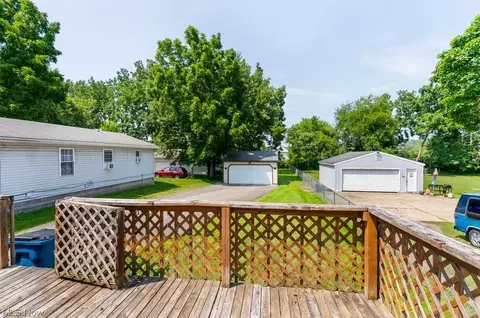 Exterior - 71 Elm St, Struthers, OH 44471 photo 4 of 7