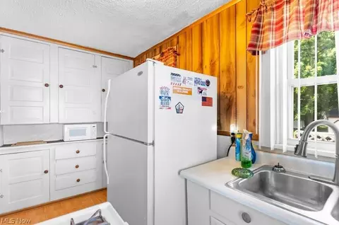 Kitchen - 71 Elm St, Struthers, OH 44471 photo 2 of 2