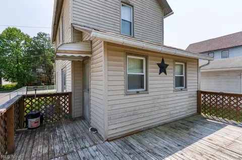Exterior - 71 Elm St, Struthers, OH 44471 photo 3 of 7