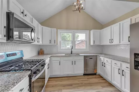 1904 E 34th St, Lorain, OH 44055 photo 9
