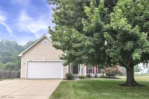 34900 Clear Creek Dr, North Ridgeville, OH 44039