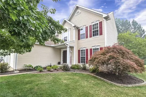 34900 Clear Creek Dr, North Ridgeville, OH 44039