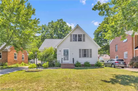10077 Beaconsfield Dr, Parma Heights, OH 44130