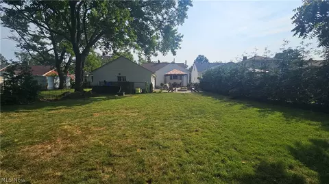 Exterior - 1828 E 291 St, Wickliffe, OH 44092 photo 8 of 8