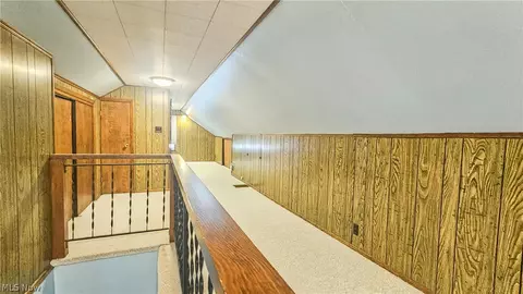 Entry Way - 1828 E 291 St, Wickliffe, OH 44092 photo 2 of 3