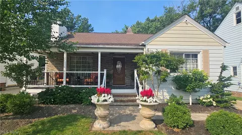 Exterior - 1828 E 291 St, Wickliffe, OH 44092 photo 5 of 8