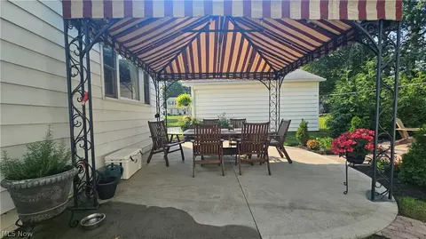 Exterior - 1828 E 291 St, Wickliffe, OH 44092 photo 6 of 8