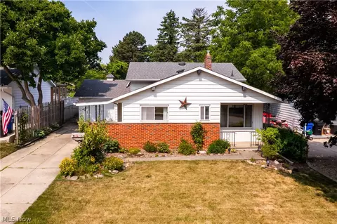 4402 Valleyside Rd, Cleveland, OH 44135