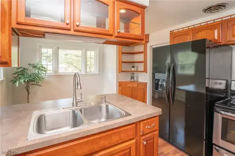 Kitchen - 3920 Ashwood St NW, Canton, OH 44708 photo 6 of 6