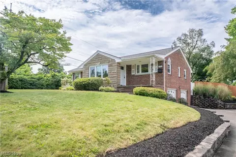 Exterior - 3920 Ashwood St NW, Canton, OH 44708 photo 9 of 9