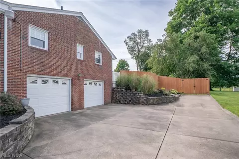 Exterior - 3920 Ashwood St NW, Canton, OH 44708 photo 7 of 9
