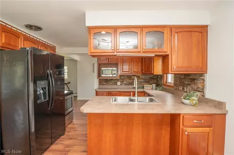 Kitchen - 3920 Ashwood St NW, Canton, OH 44708 photo 3 of 6