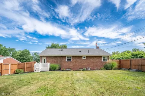 Exterior - 3920 Ashwood St NW, Canton, OH 44708 photo 3 of 9