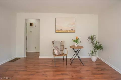Living - 3920 Ashwood St NW, Canton, OH 44708 photo 4 of 5