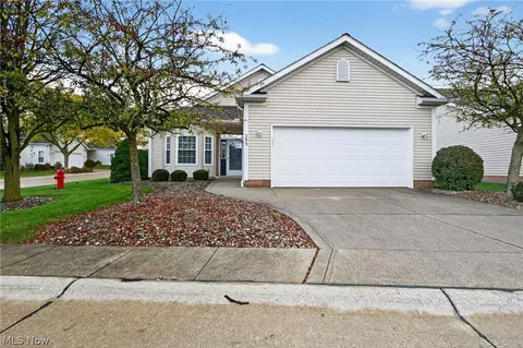 205 Village Dr, Seven Hills, OH 44131