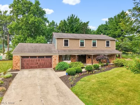 7468 Canyon Cir, Middleburg Heights, OH 44130