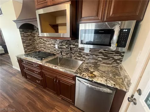 Kitchen - 280 Buckner Dr, Euclid, OH 44123 photo 2 of 4