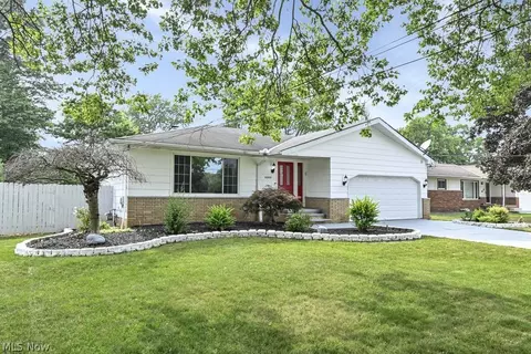 8088 Wesley Dr, Strongsville, OH 44136