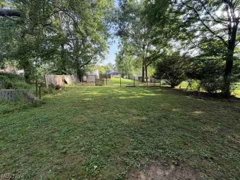 2250 Cooledge Ave, Akron, OH 44305 photo 2