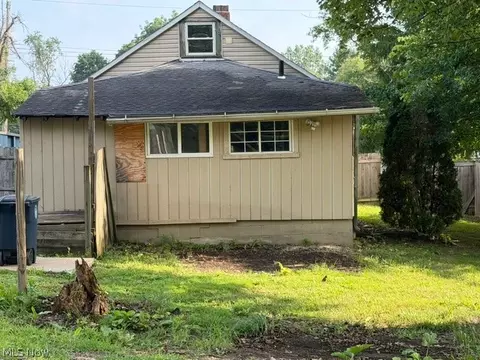 2250 Cooledge Ave, Akron, OH 44305 photo 3