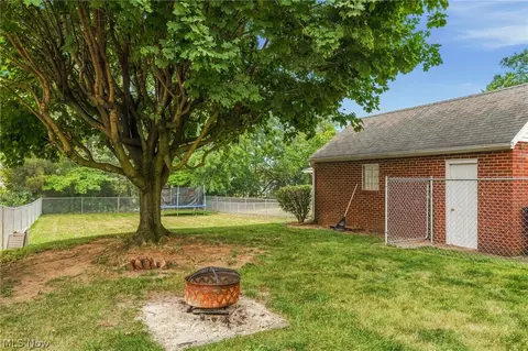 Exterior - 4418 Marcellus St NW, Canton, OH 44708 photo 7 of 8