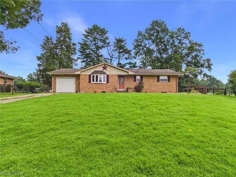 1301 Washington Gardens Cir, Washington, WV 26181