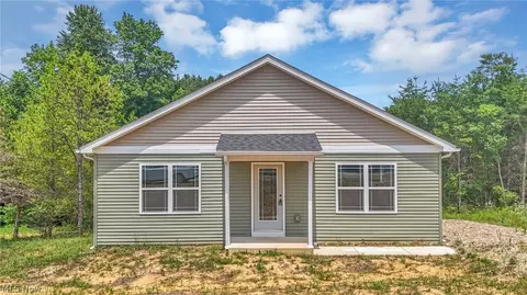 353 Elm St, New Straitsville, OH 43766