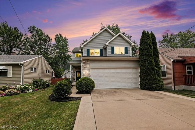 145 Vineyard Rd, Avon Lake, OH 44012