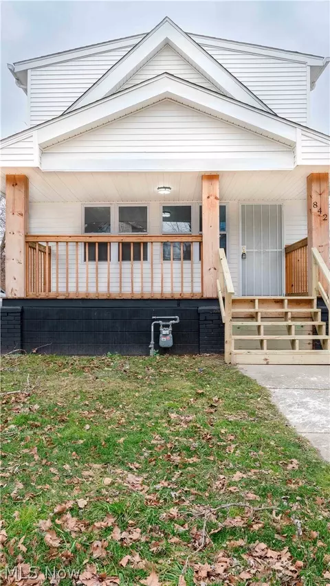 842 E 144th St, Cleveland, OH 44110