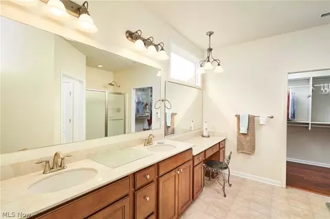 Bath - 531 Arbor Ln, Akron, OH 44321 photo 1 of 2