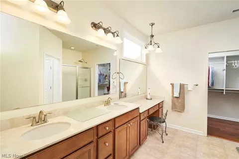 Bath - 531 Arbor Ln, Akron, OH 44321 photo 1 of 2