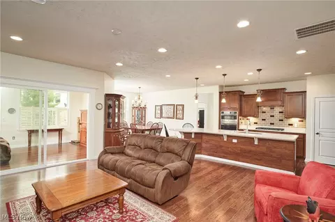 Living - 531 Arbor Ln, Akron, OH 44321 photo 1 of 2