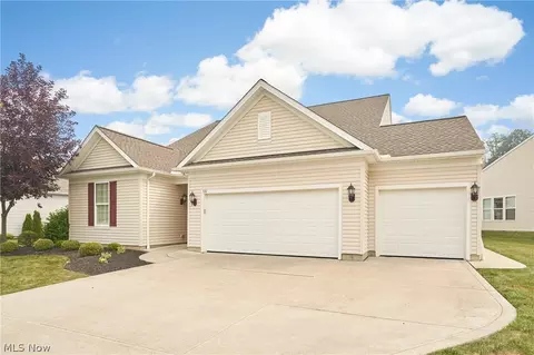 531 Arbor Ln, Akron, OH 44321