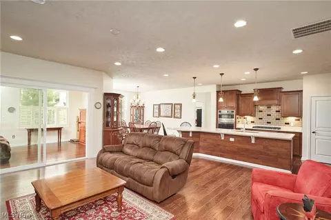 Living - 531 Arbor Ln, Akron, OH 44321 photo 1 of 2