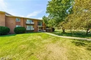 21881 River Oaks Dr, Rocky River, OH 44116