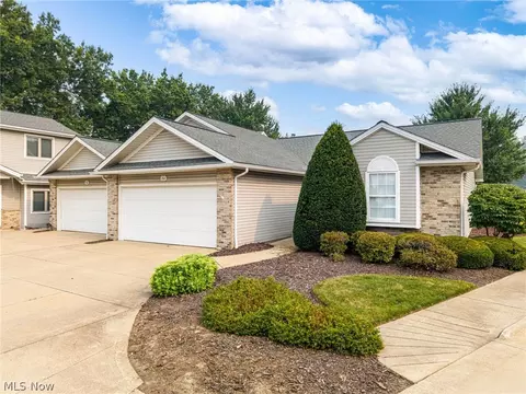 760 Renee Dr, Wadsworth, OH 44281